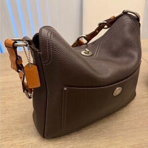 Coach Vintage Chelsea turn lock. This Vintage bag is in great condition!